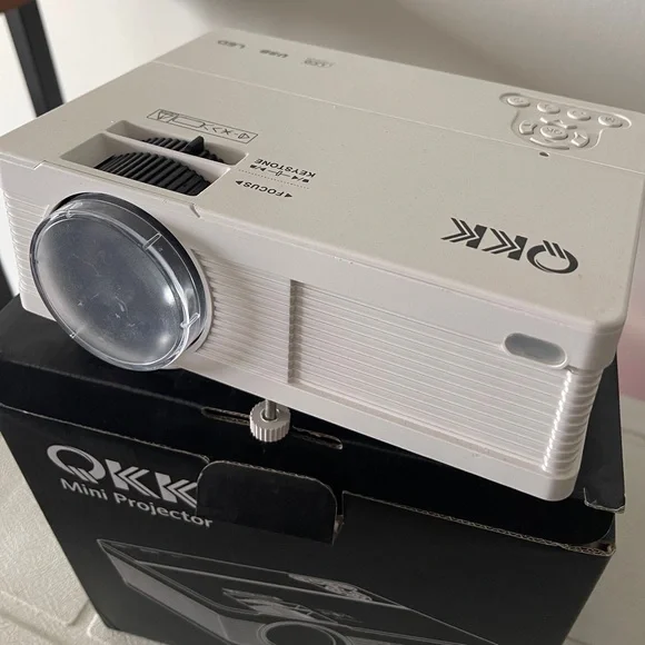 QKK Mini QK02 Projector - Picture 1 of 4